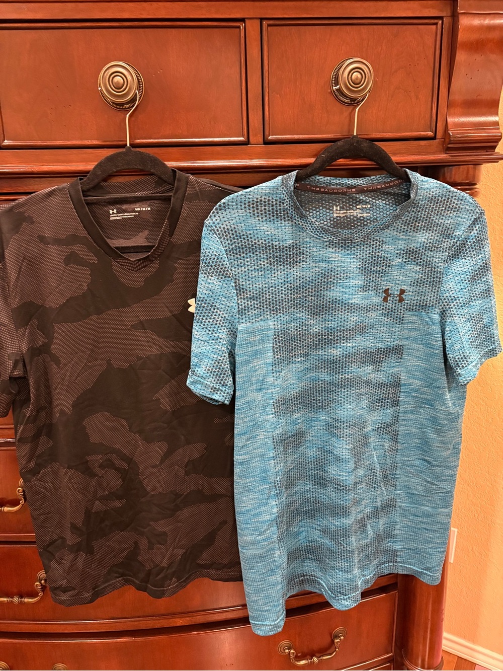 Set two Under Armour Men’s Blue Short Sleeve HeatGear and black quick-drying